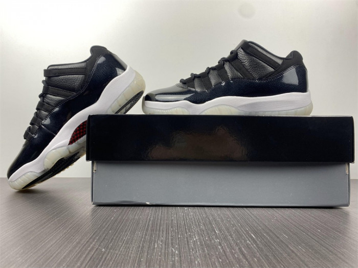 air jordan 11 low "72-10" av2187-001