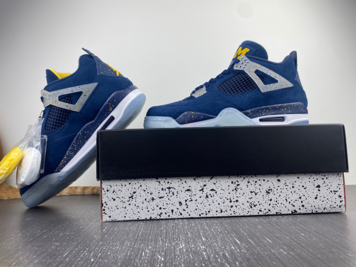 Jordan 4 Retro 