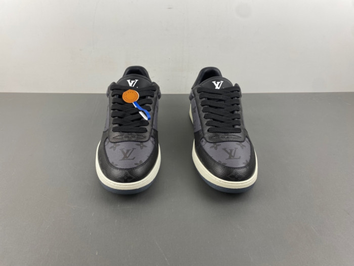 1V SNEAKERS 1V0425-318