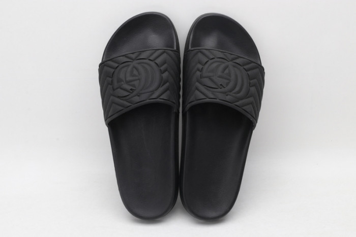 G*u*i slippers all black
