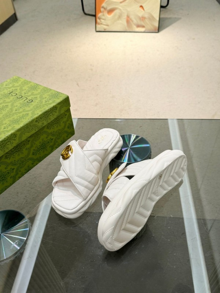 G*u*i slippers gu568-104