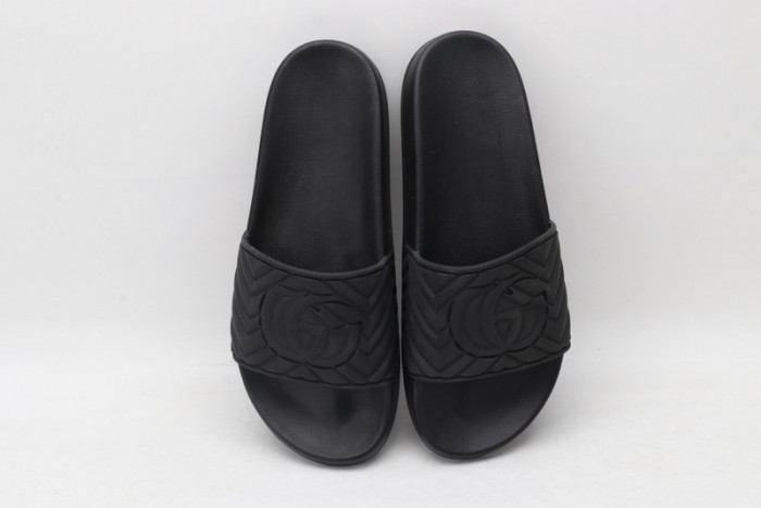 G*u*i slippers all black