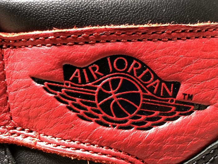 air jordan 1 retro high og banned bred black red 555088-001