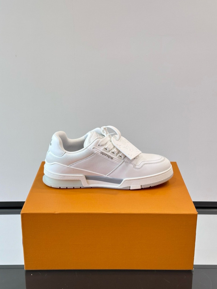 1V SNEAKERS 1V0425-228