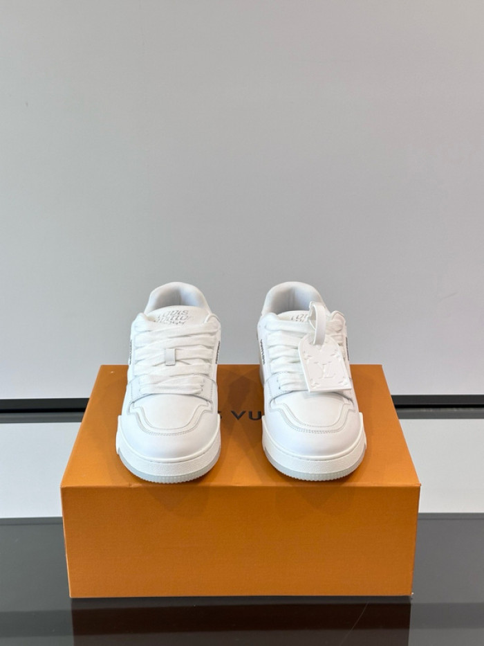 1V SNEAKERS 1V0425-228