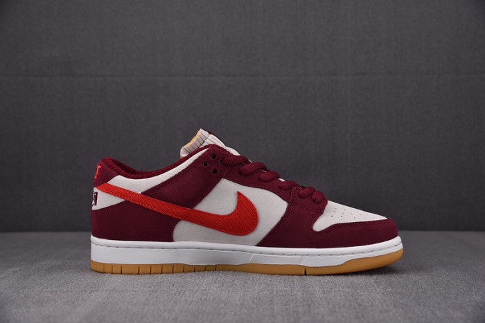 skate like a girl x nike sb dunk low dx4589-600