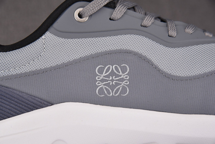 L0EWE SNEAKERS T0425-089