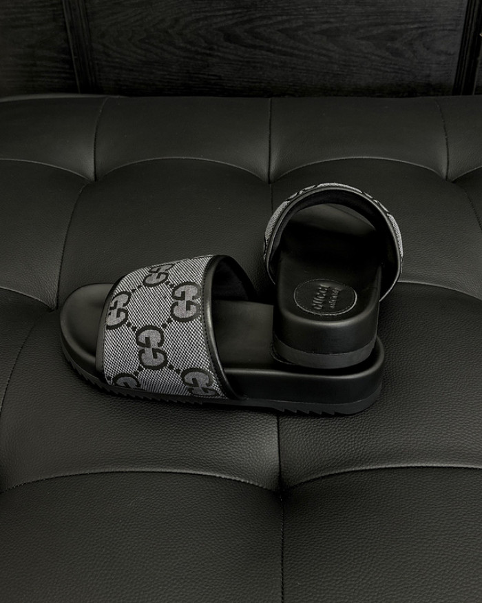 GUC* SLIPPERS DR258-071