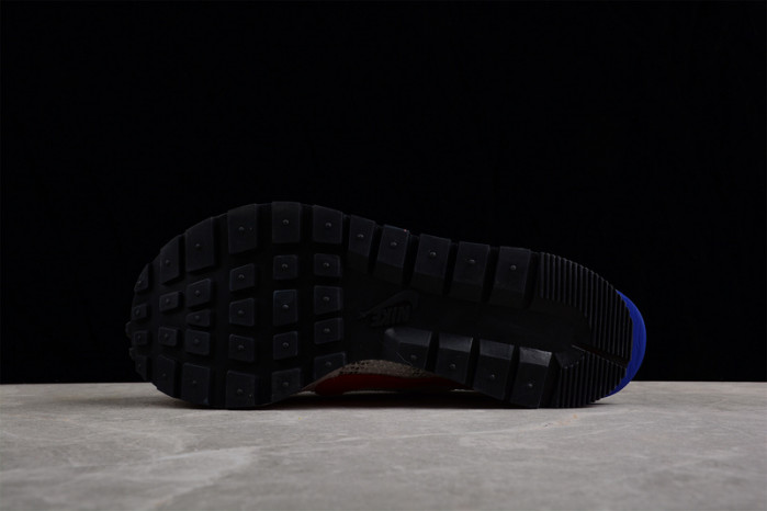 nike vaporwaffle sacai sport fuchsia game royal cv1363-100