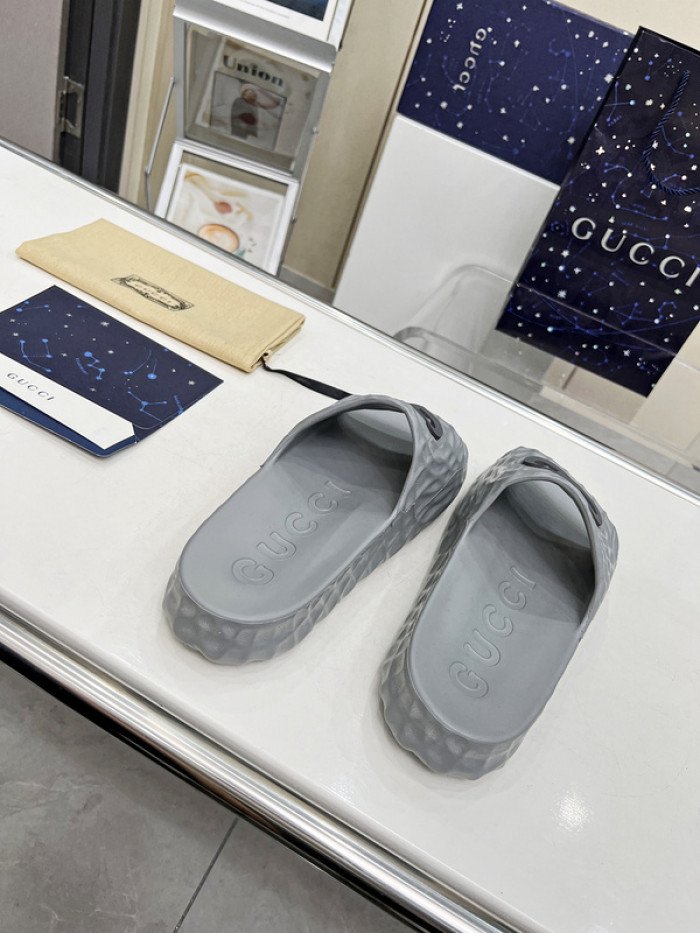 GUC* SLIPPERS DR258-076