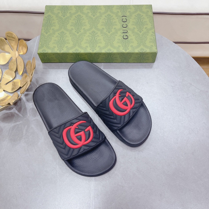 G*u*i slippers