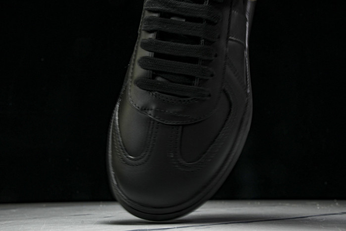 D10R SHOES B01 D896-169