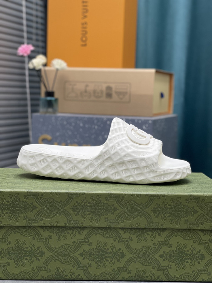 GUC* SLIPPERS DR258-074