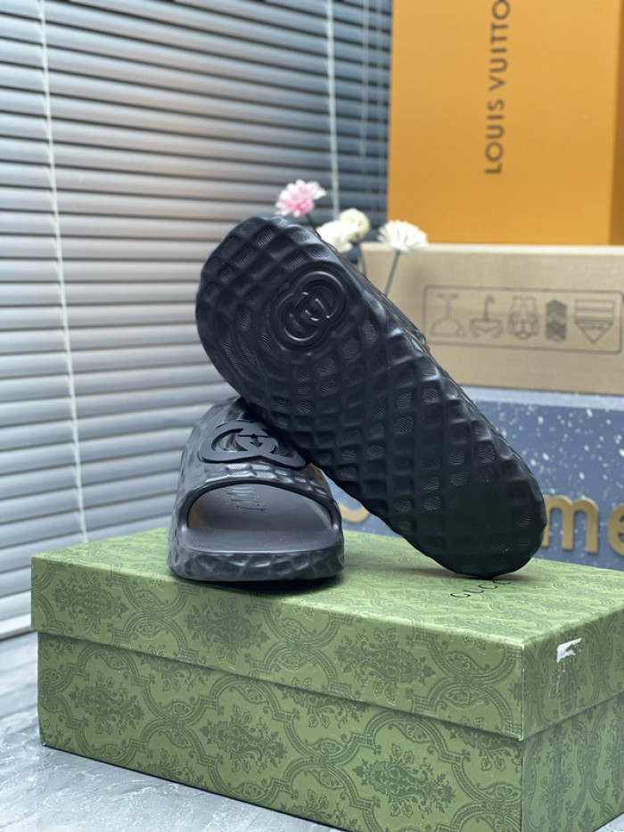 GUC* SLIPPERS DR258-075