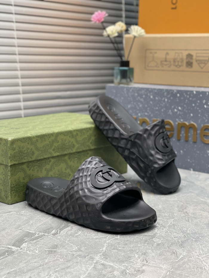 GUC* SLIPPERS DR258-075