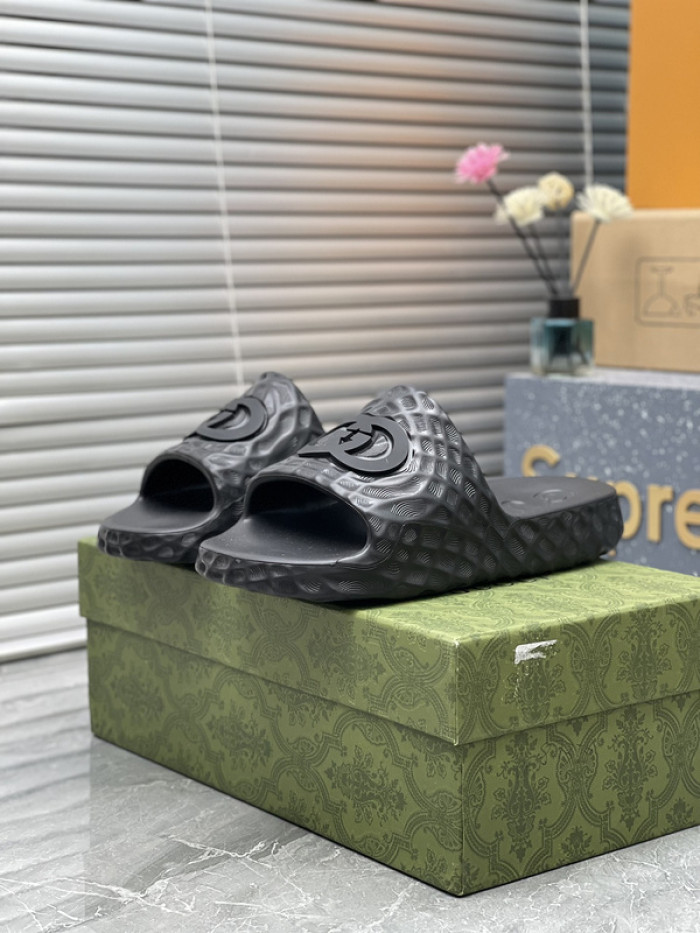 GUC* SLIPPERS DR258-075