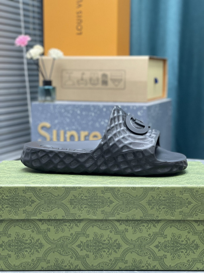 GUC* SLIPPERS DR258-075