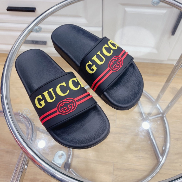 G*u*i slippers