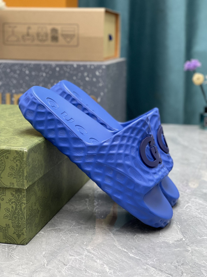 GUC* SLIPPERS DR258-077