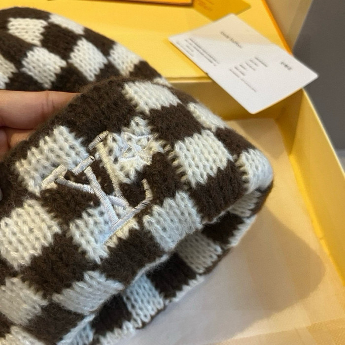 1v HAT0229-0513