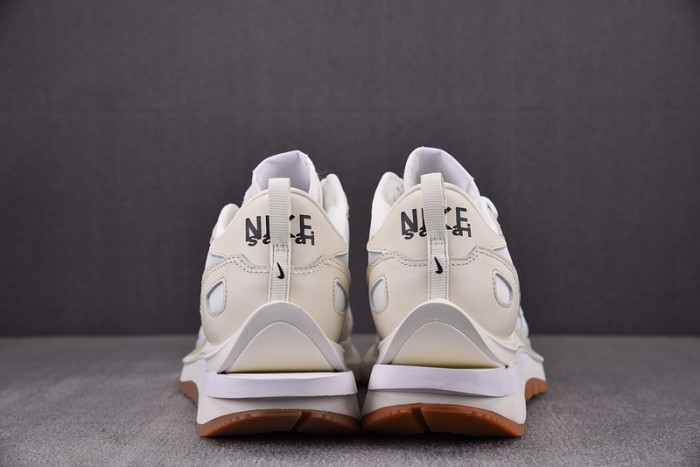 nike vaporwaffle sacai sail gum dd1875-100