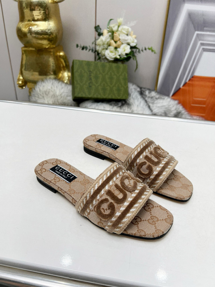 GUC* SLIPPERS DR258-089