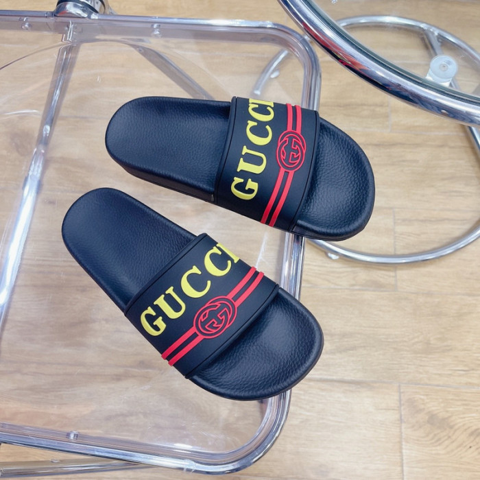 G*u*i slippers