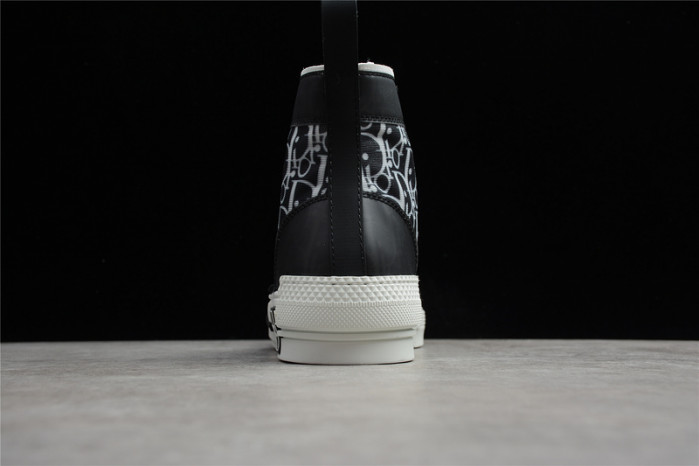 D10R B23 Oblique High Top Sneaker